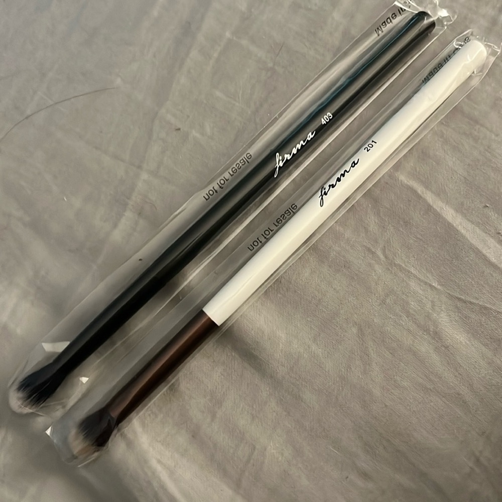 2 Firmabeauty makeup brushes